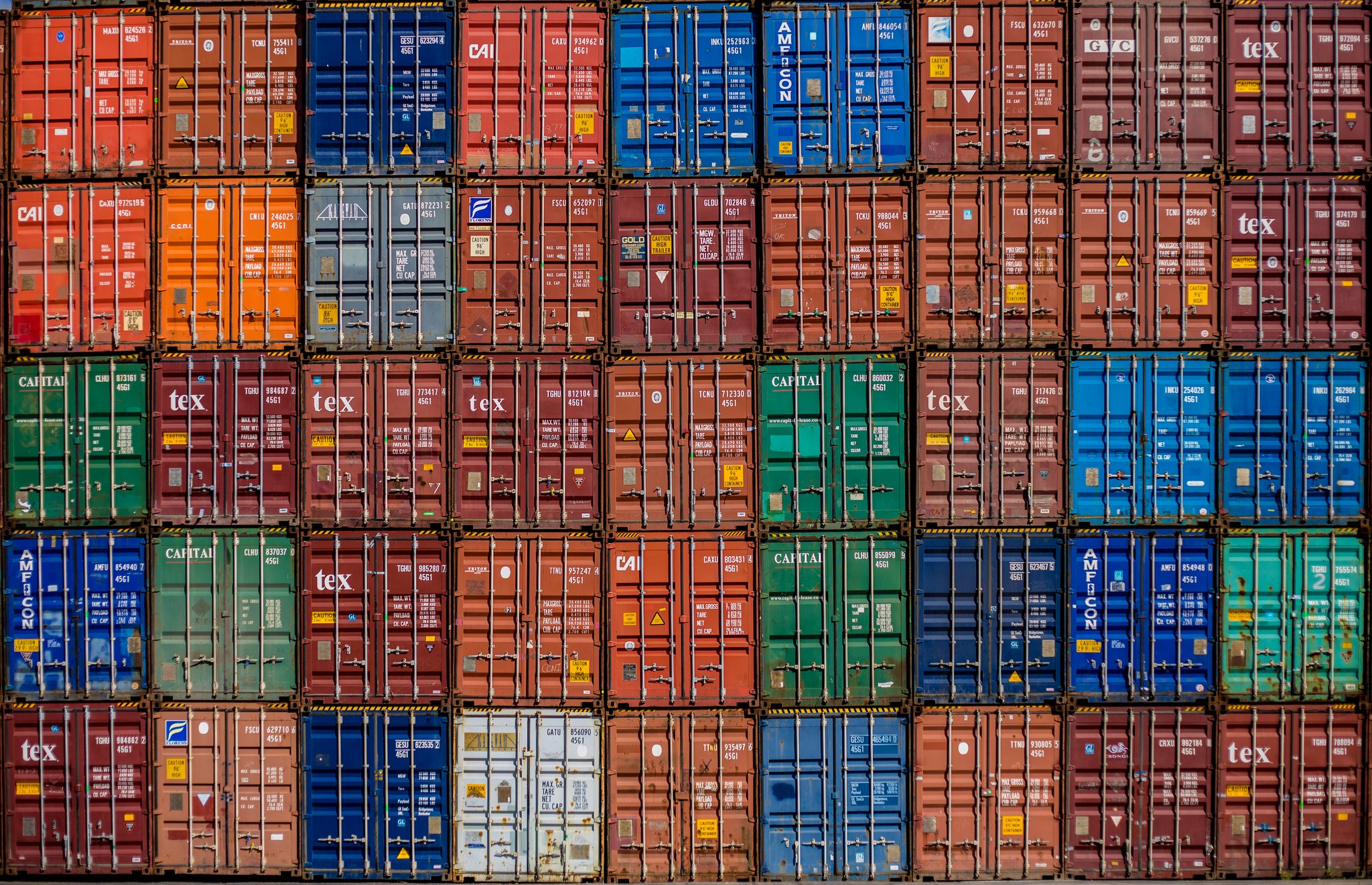 How Docker Containers simplify Microservice management and deployment